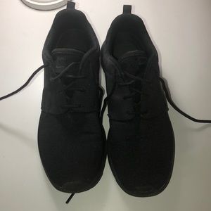 Black Roshe One Sneakers